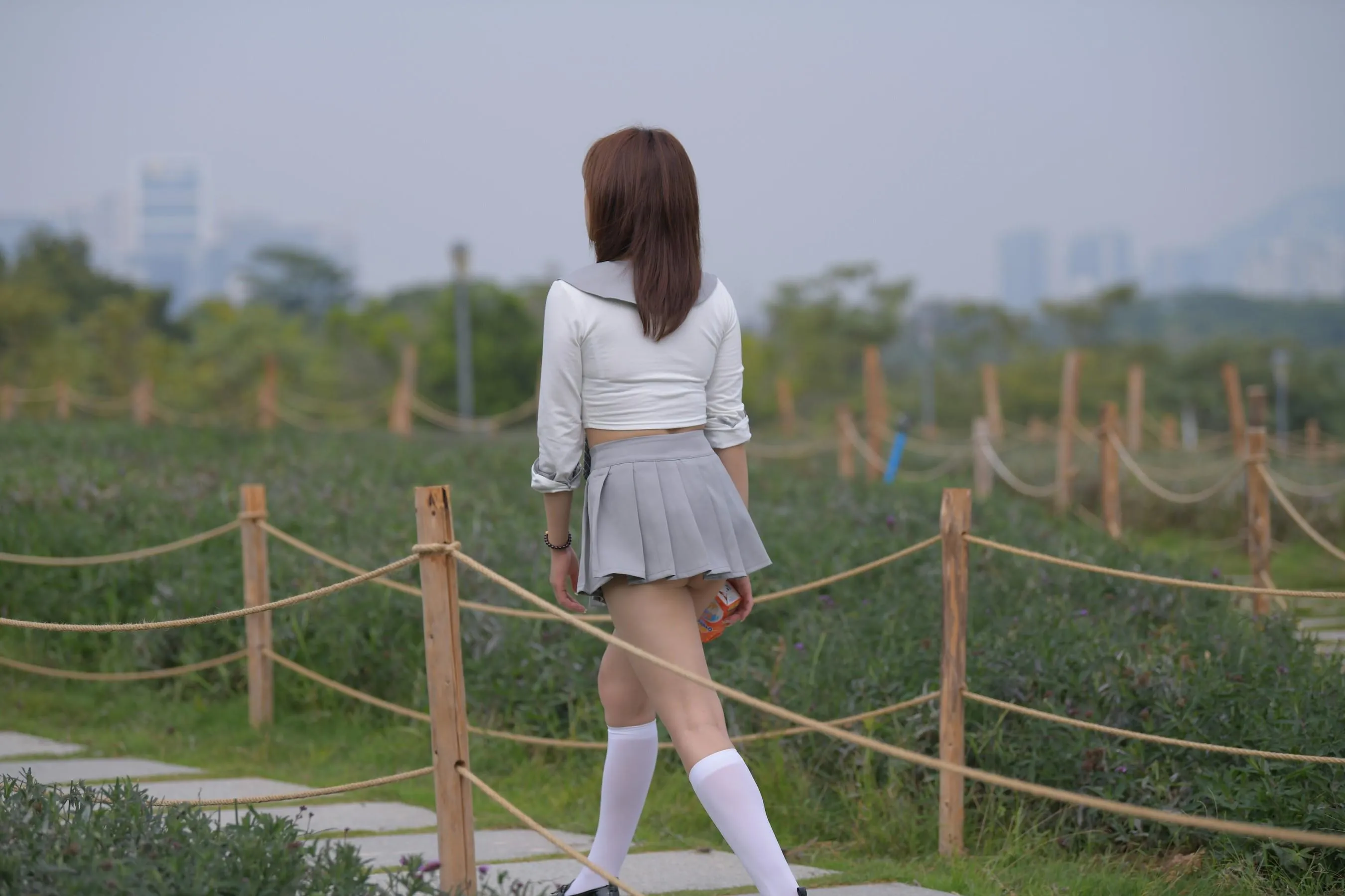 [魔镜街拍] NO.095 性感动人的小百褶裙美女 [763P]插图4